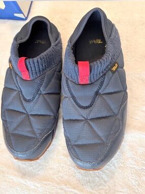 Teva Men’s Quilted Slip-On Shoes — Charcoal with Red Pull Tab